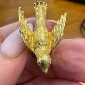 Avon vintage Elegant Gold Bird Pin